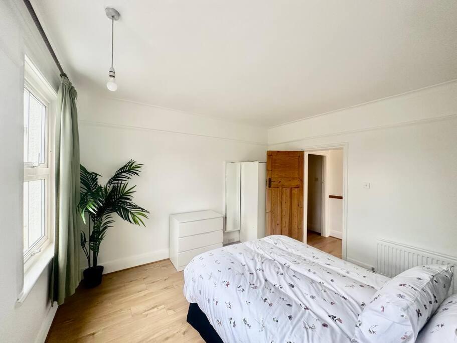 4 Bed House In Daneby Road,Se6 Βίλα Catford Εξωτερικό φωτογραφία
