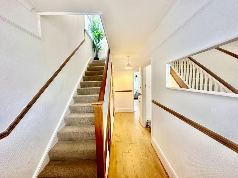 4 Bed House In Daneby Road,Se6 Βίλα Catford Εξωτερικό φωτογραφία